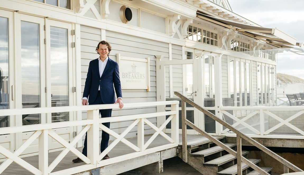 Portrait Coen van Veen at Breakers beach house